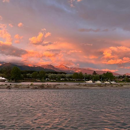 Chalet Camping River Italie Met 2 Slaapkamers Ameglia Bagian luar foto