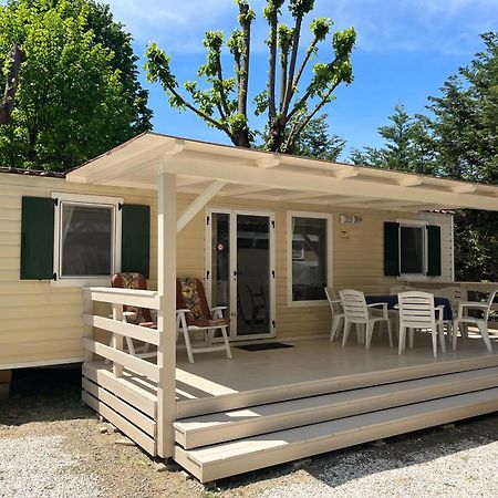 Chalet Camping River Italie Met 2 Slaapkamers Ameglia Bagian luar foto