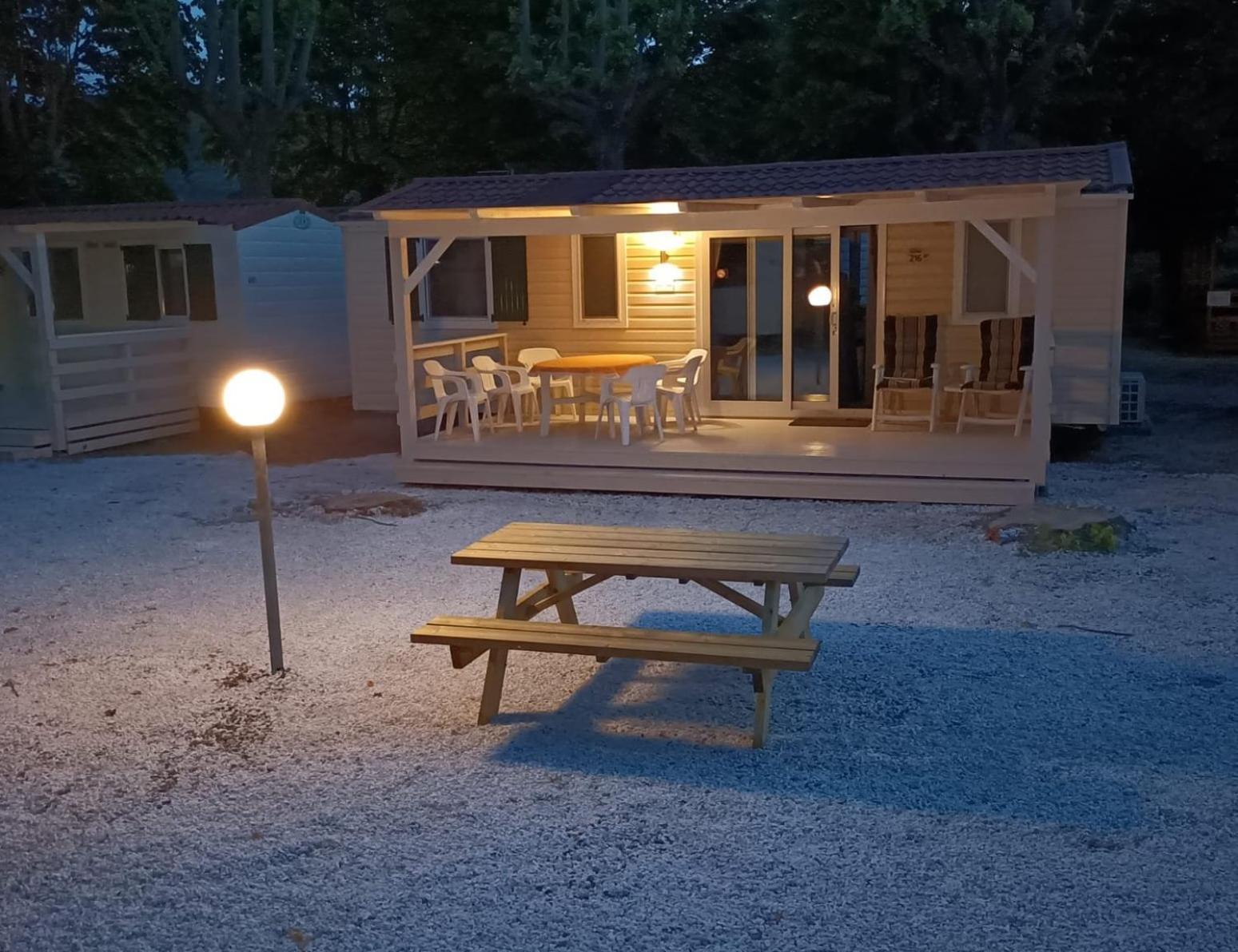 Chalet Camping River Italie Met 2 Slaapkamers Ameglia Bagian luar foto