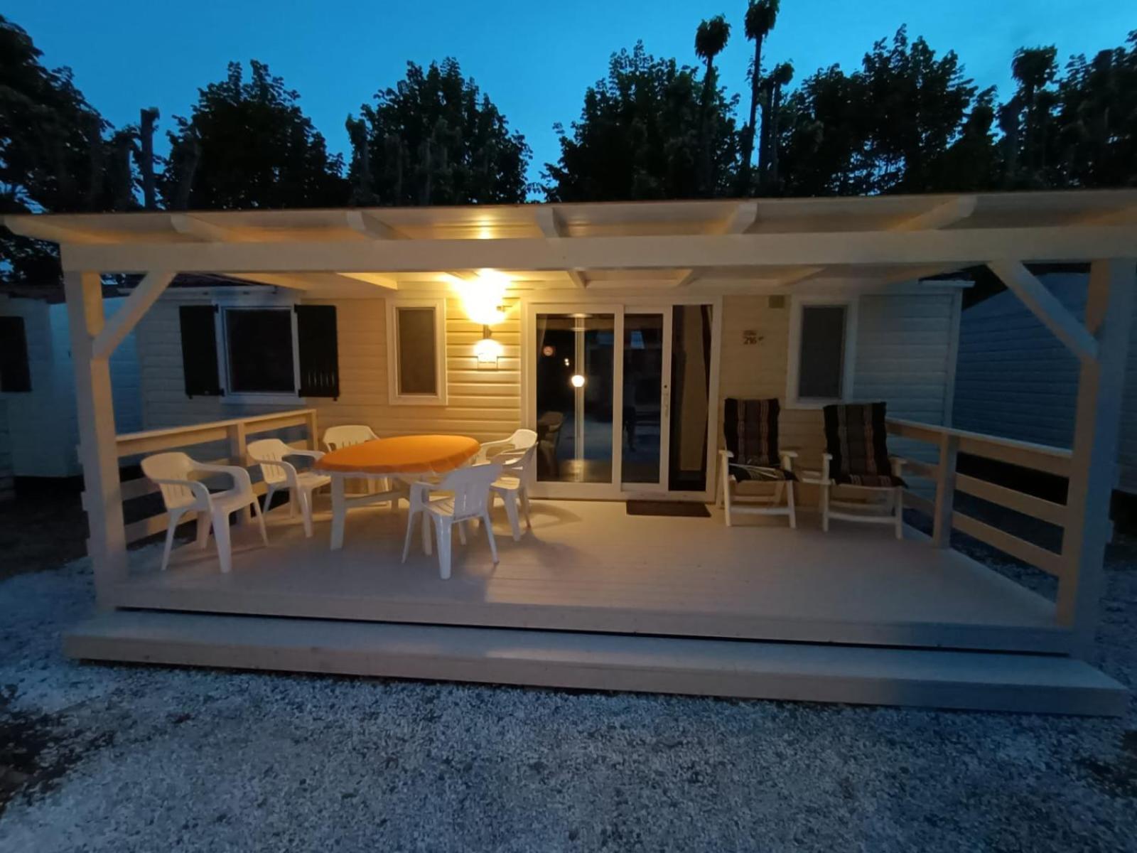 Chalet Camping River Italie Met 2 Slaapkamers Ameglia Bagian luar foto