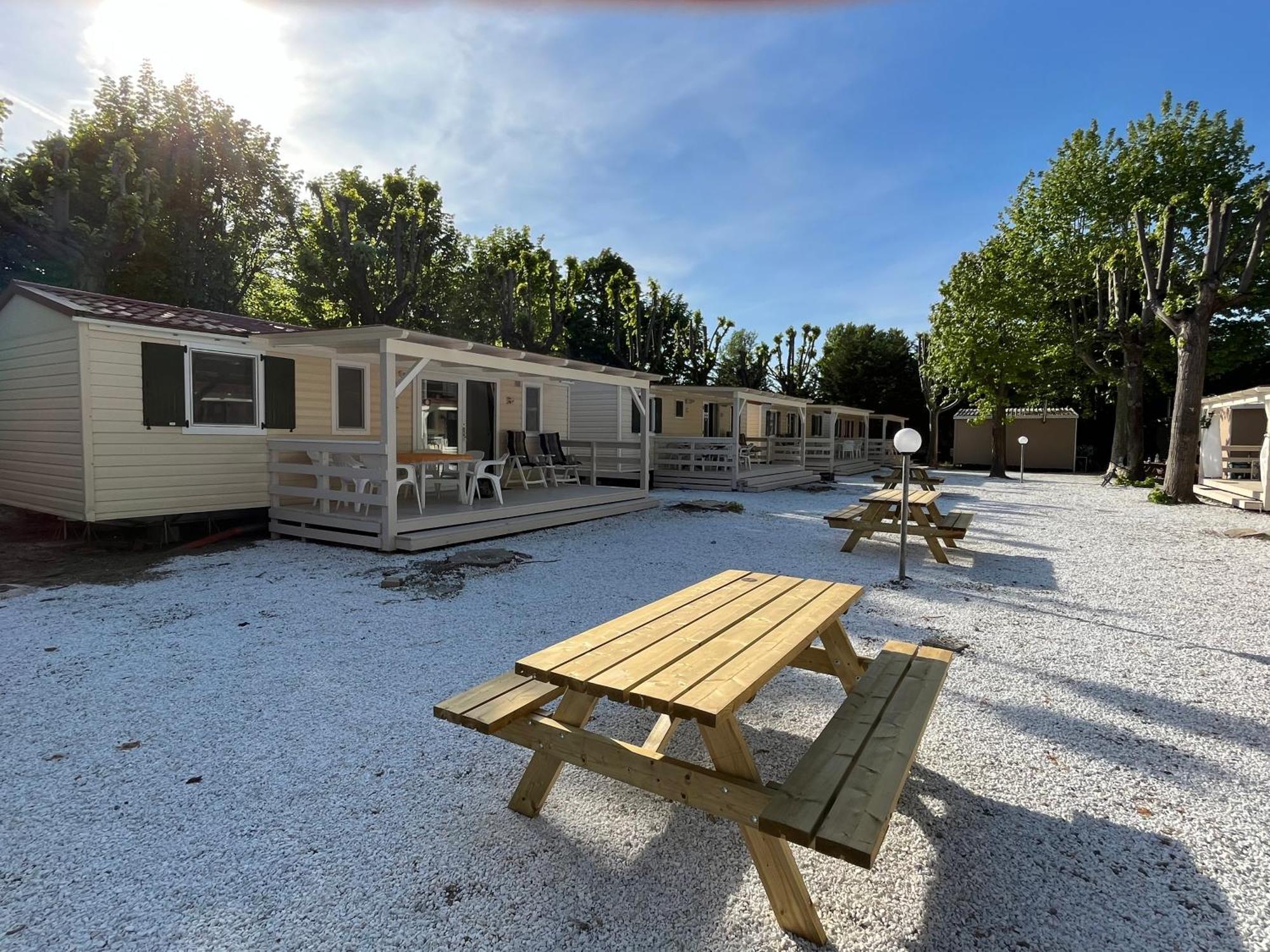 Chalet Camping River Italie Met 2 Slaapkamers Ameglia Bagian luar foto