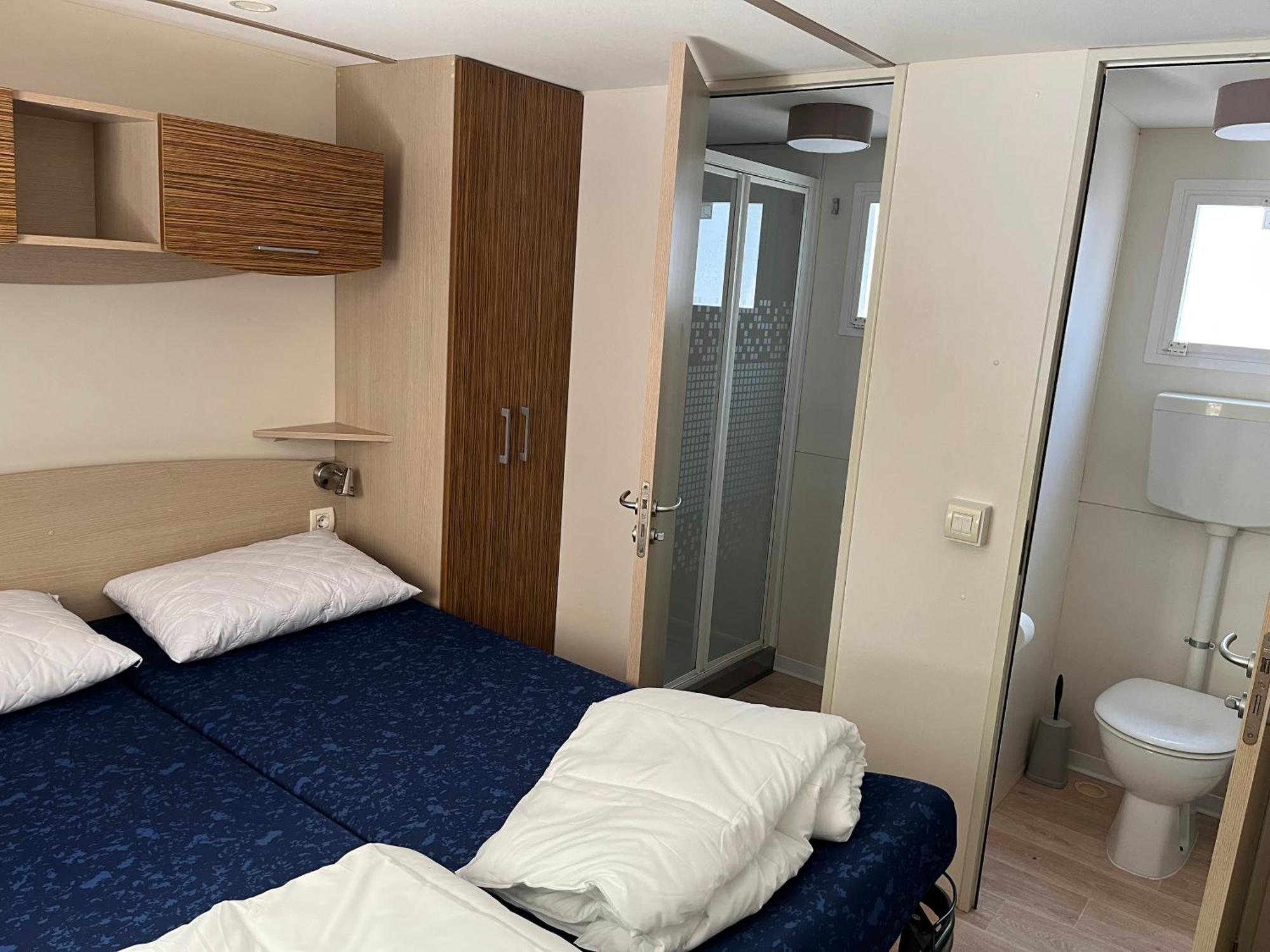 Chalet Camping River Italie Met 2 Slaapkamers Ameglia Bagian luar foto