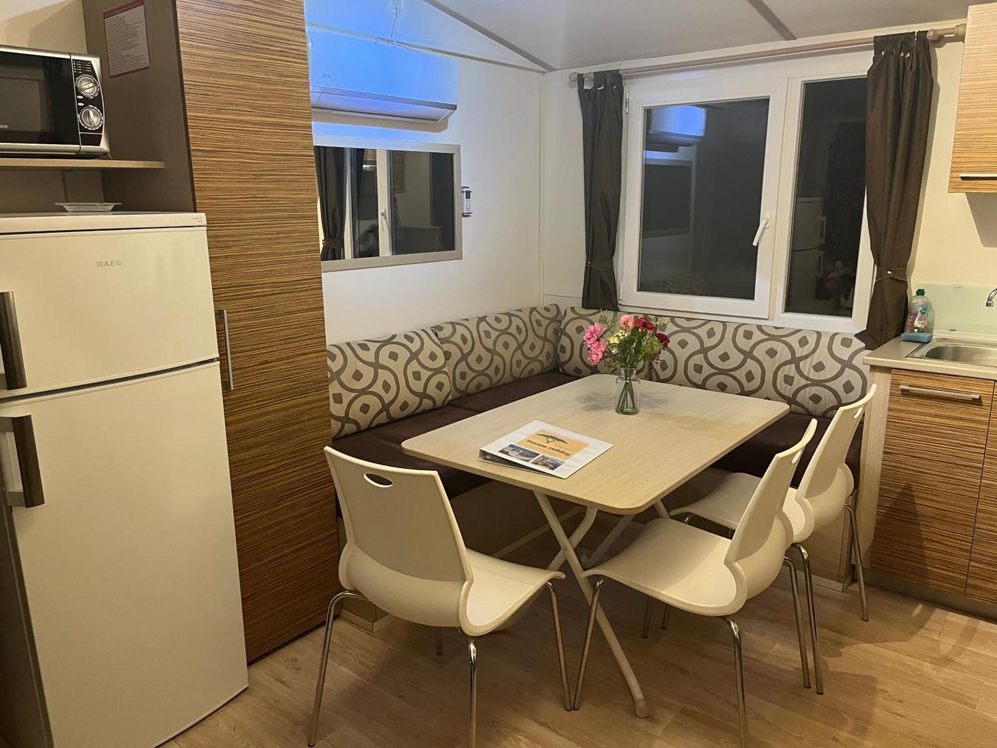Chalet Camping River Italie Met 2 Slaapkamers Ameglia Bagian luar foto